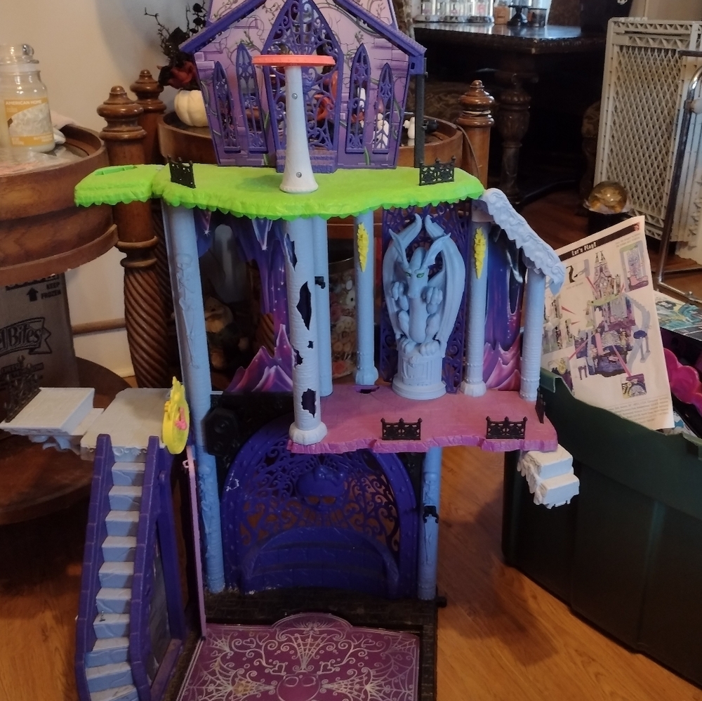 Monster High dolls, house AND MORE - Picture 2 of 15